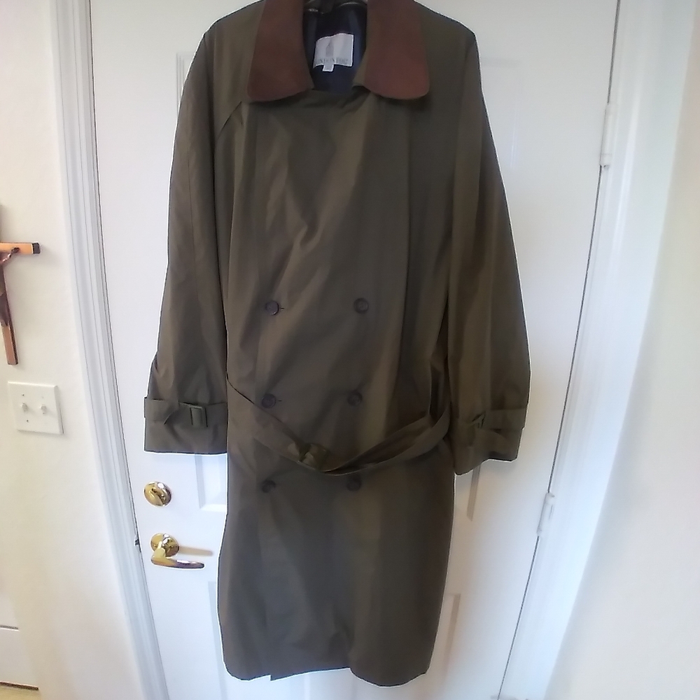 LONDON FOG Men's 52 reg long lined trench coat.